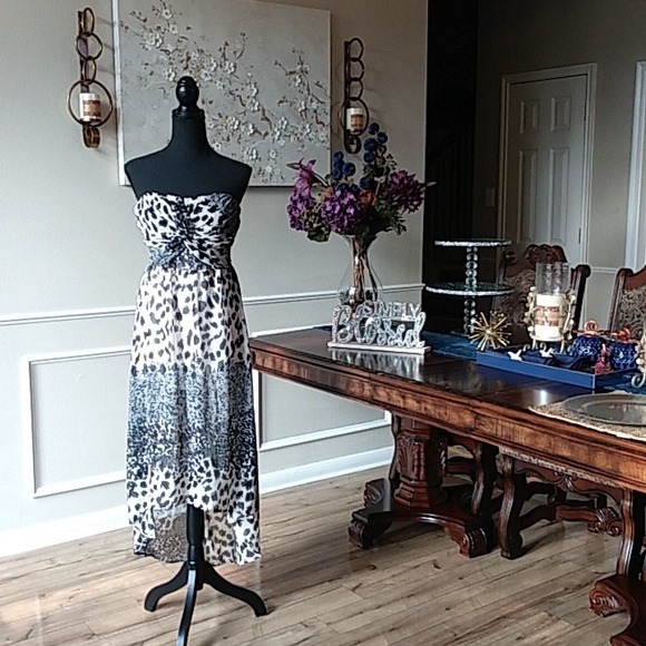 Charlotte Russe Strapless High Low Dress. Size M - Picture 8 of 17